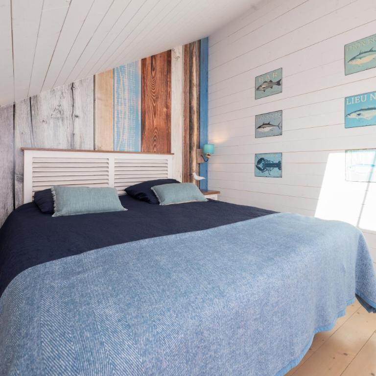 La Maison bleue Domainedecolomban - Two-Bedroom House - 8