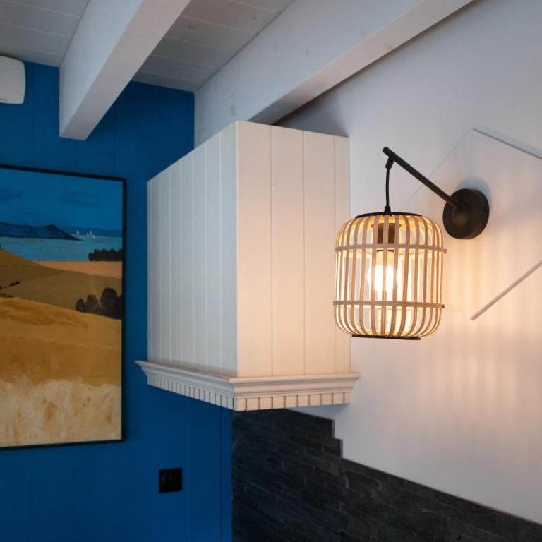 La Maison bleue Domainedecolomban - Two-Bedroom House - 12