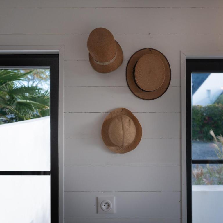 La Maison bleue Domainedecolomban - Two-Bedroom House - 15