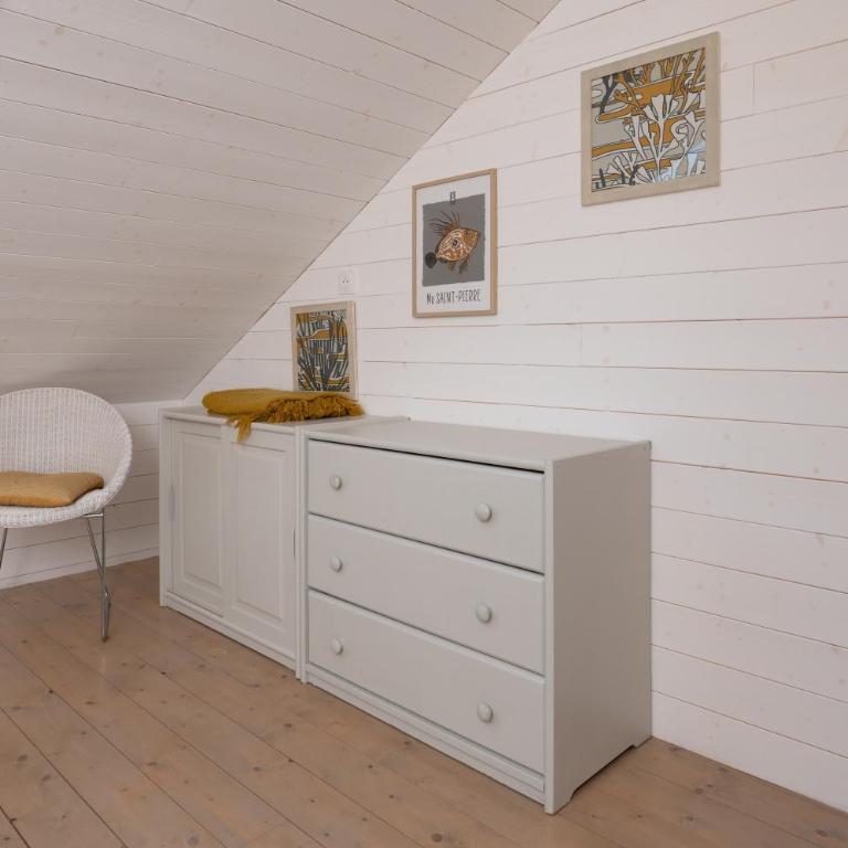 La Maison bleue Domainedecolomban - Two-Bedroom House - 20