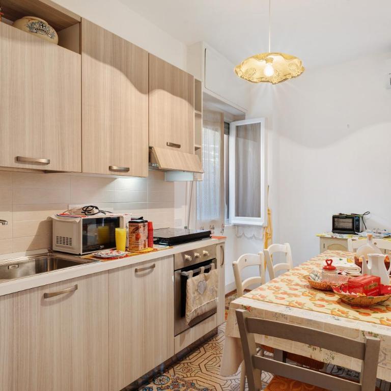 Roses House - Appartamento con 1 Camera da Letto e Vista Giardino - 10
