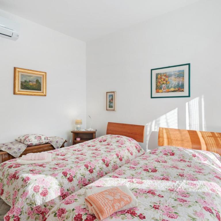Roses House - Appartamento con 1 Camera da Letto e Vista Giardino - 20