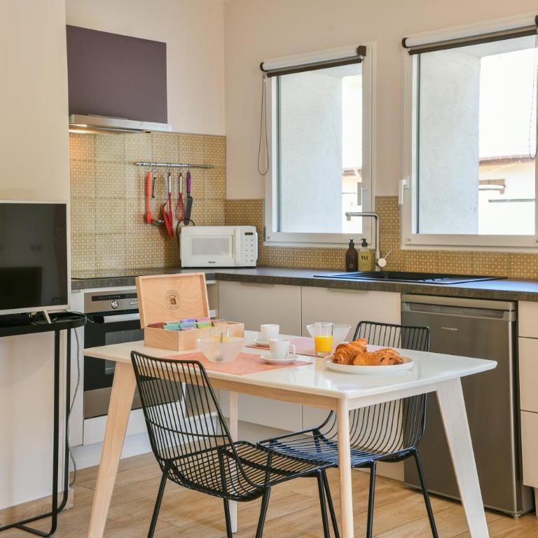 Chez Flo - clim parking - clg - Appartement avec Douche - 4