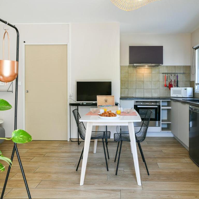 Chez Flo - clim parking - clg - Appartement avec Douche - 2