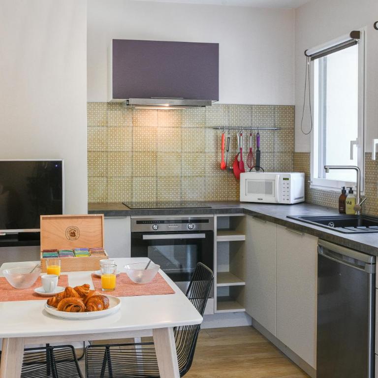Chez Flo - clim parking - clg - Appartement avec Douche - 6