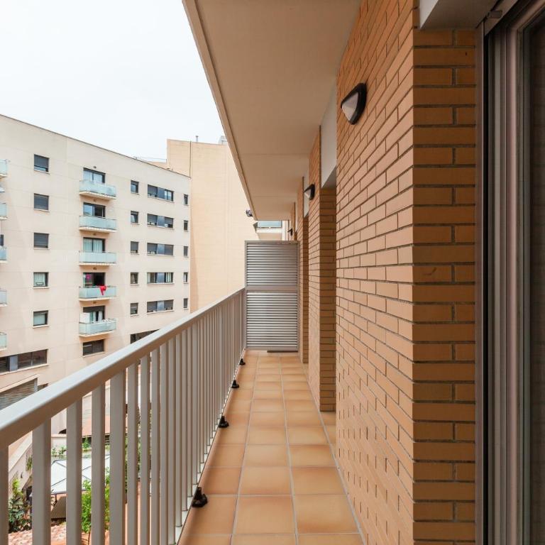 Navas 2 - Three-Bedroom Premium Apartment with Balcony - 11