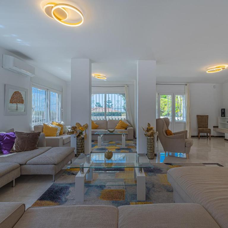 Marbella Villa - 16 Persons - - Villa con vistas al mar - 12