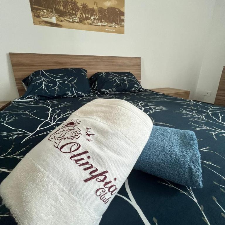 Mary's House - Three-Bedroom Premium Apartment with Balcony - 4