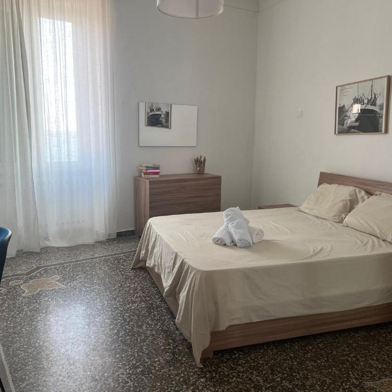 Mary's House - Three-Bedroom Premium Apartment with Balcony - 1