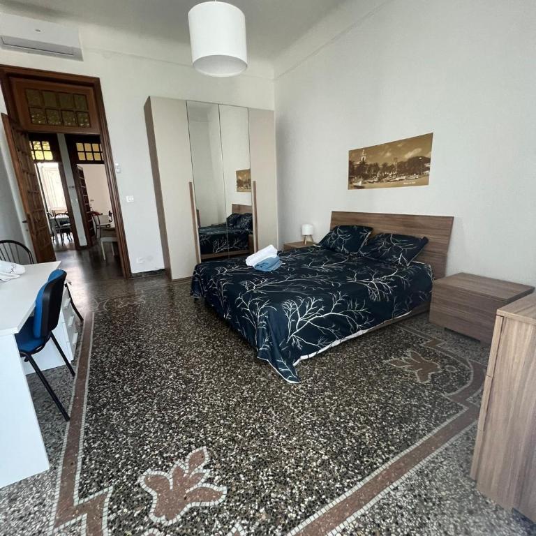 Mary's House - Three-Bedroom Premium Apartment with Balcony - 2