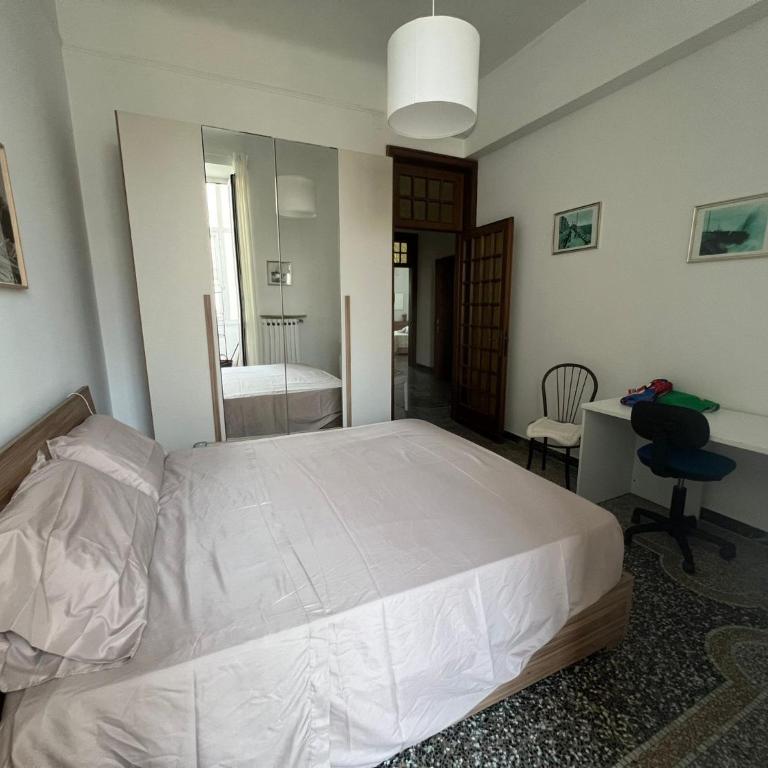 Mary's House - Three-Bedroom Premium Apartment with Balcony - 7