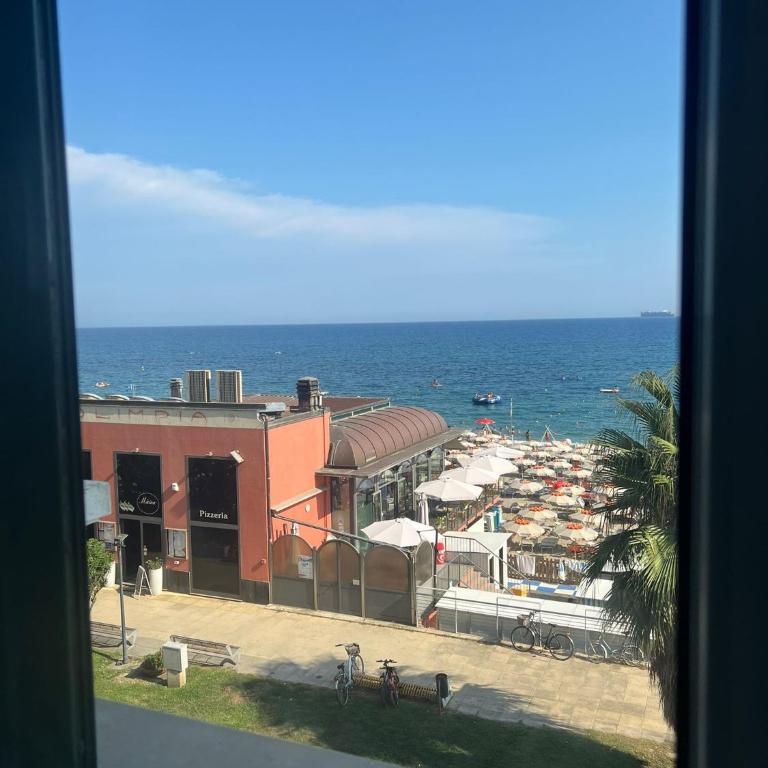 Mary's House - Three-Bedroom Premium Apartment with Balcony - 13