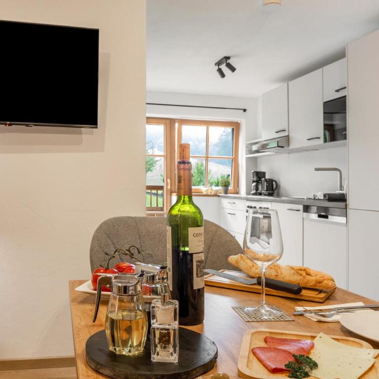 Allpano Pension und Ferienwohnungen - Deluxe-Apartment mit 2 Schlafzimmern und Gartenblick - 12