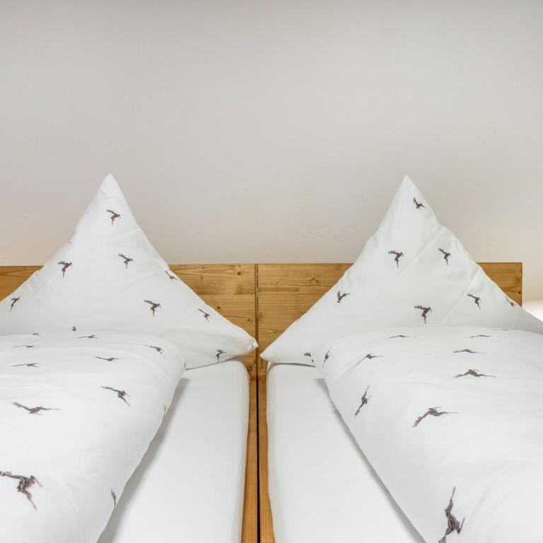 Allpano Pension und Ferienwohnungen - Deluxe-Apartment mit 2 Schlafzimmern und Gartenblick - 17