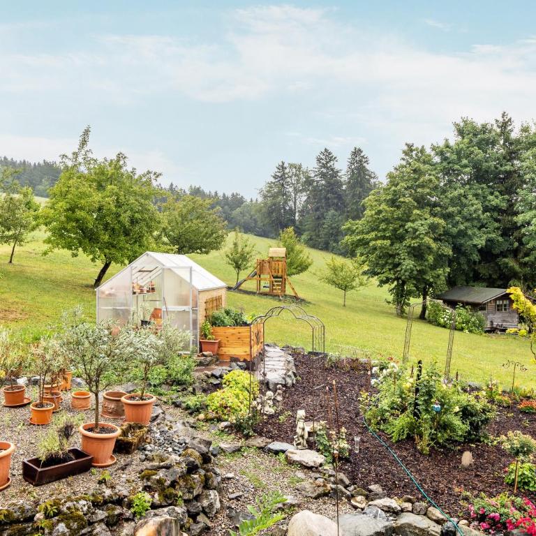 Allpano Pension und Ferienwohnungen - Deluxe-Apartment mit 2 Schlafzimmern und Gartenblick - 2