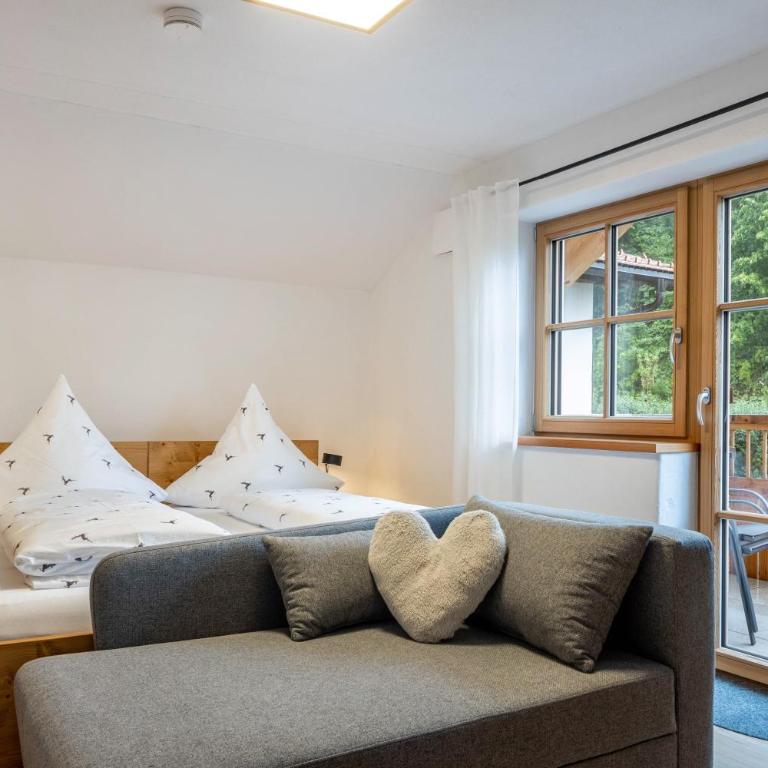 Allpano Pension und Ferienwohnungen - Deluxe-Apartment mit 2 Schlafzimmern und Gartenblick - 3