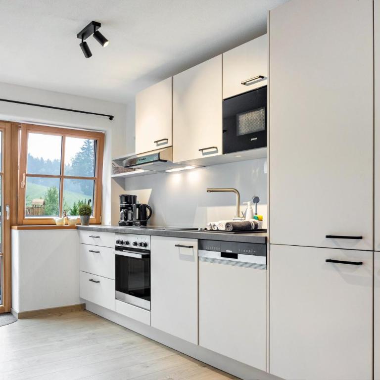 Allpano Pension und Ferienwohnungen - Deluxe-Apartment mit 2 Schlafzimmern und Gartenblick - 10