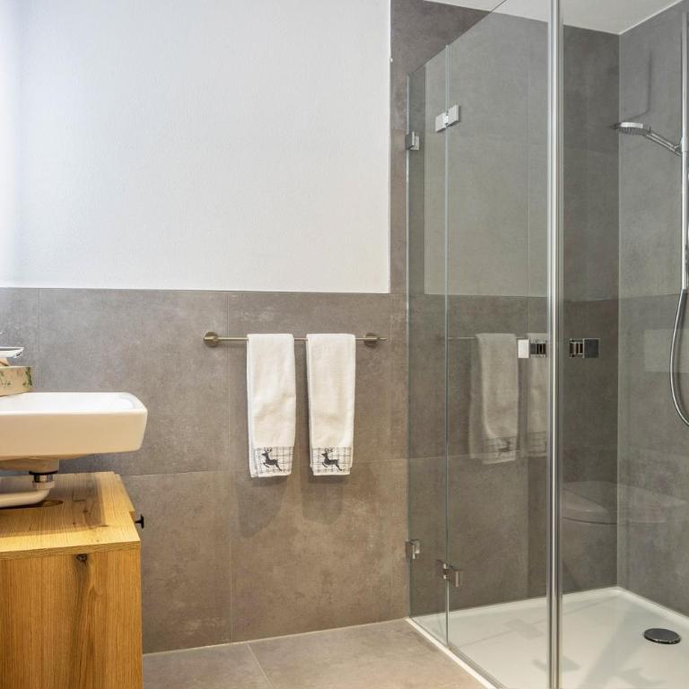 Allpano Pension und Ferienwohnungen - Deluxe-Apartment mit 2 Schlafzimmern und Gartenblick - 19