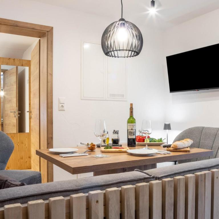 Allpano Pension und Ferienwohnungen - Deluxe-Apartment mit 2 Schlafzimmern und Gartenblick - 14
