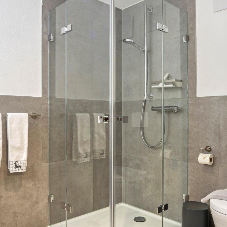 Allpano Pension und Ferienwohnungen - Deluxe-Apartment mit 2 Schlafzimmern und Gartenblick - 20