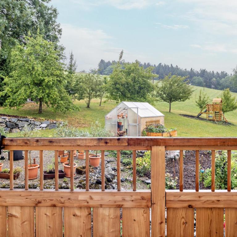 Allpano Pension und Ferienwohnungen - Deluxe-Apartment mit 2 Schlafzimmern und Gartenblick - 1