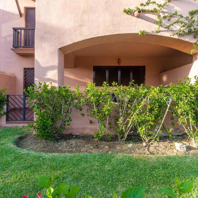 Apartamento entre Estepona-marbella - Apartamento Deluxe de 2 dormitorios con vistas al jardín - 20