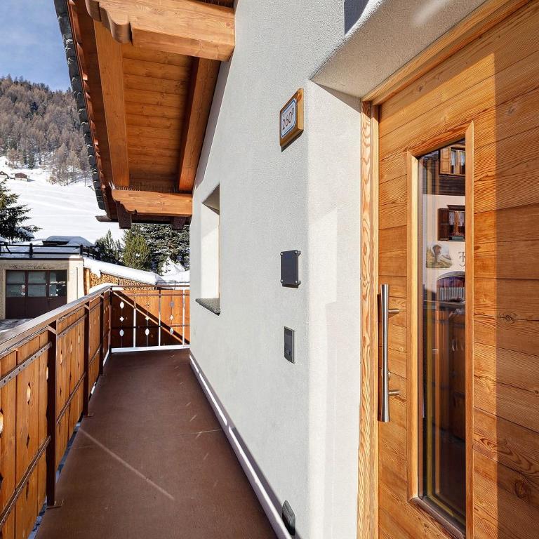 Appartamento Alpino - Three-Bedroom Premium Apartment with Balcony - 2