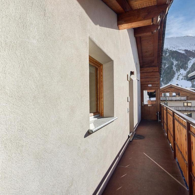 Appartamento Alpino - Three-Bedroom Premium Apartment with Balcony - 24