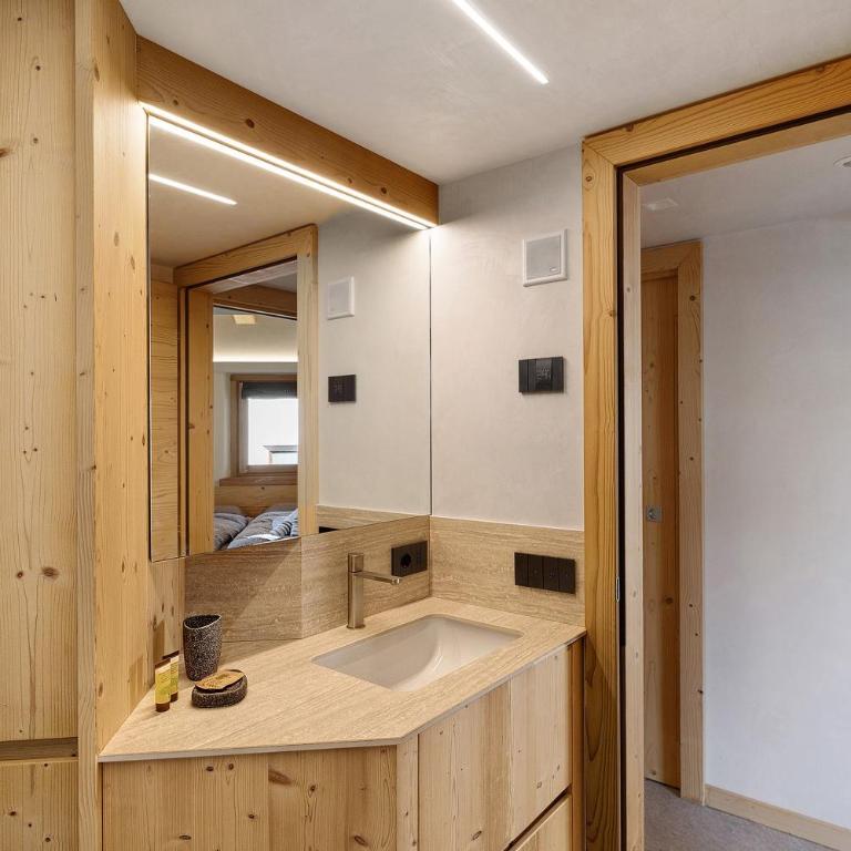 Appartamento Alpino - Three-Bedroom Premium Apartment with Balcony - 26