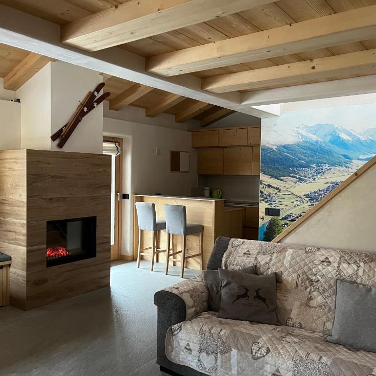 Appartamento Alpino - Three-Bedroom Premium Apartment with Balcony - 1