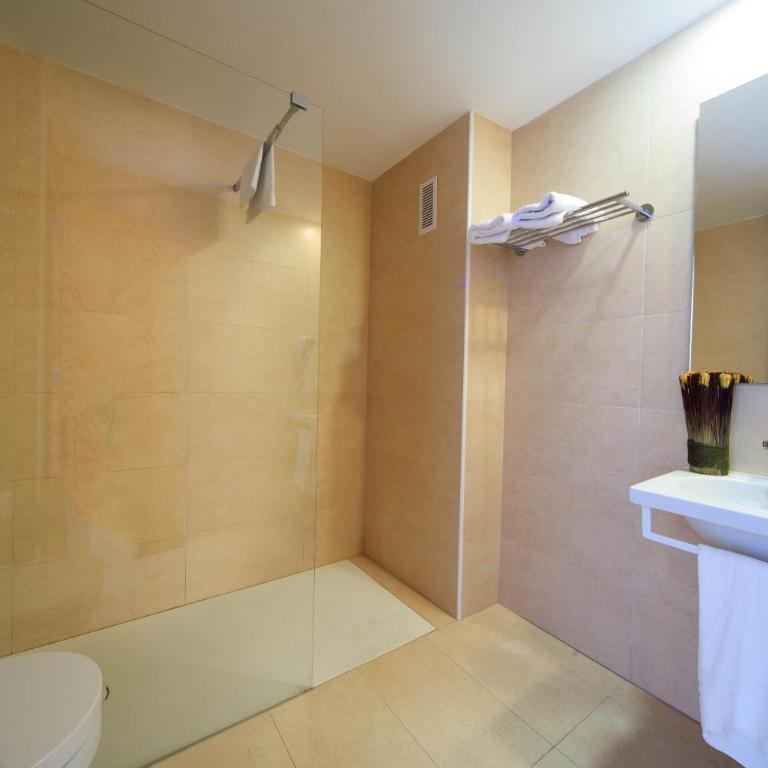 Apartamento Via Alemanya Standard A - Quadruple Room with Balcony - 8