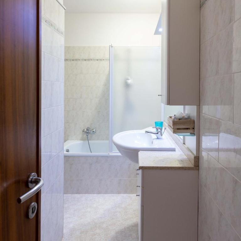 More a due passi dal lago - Apartamento Superior de 1 dormitorio con balcón - 10