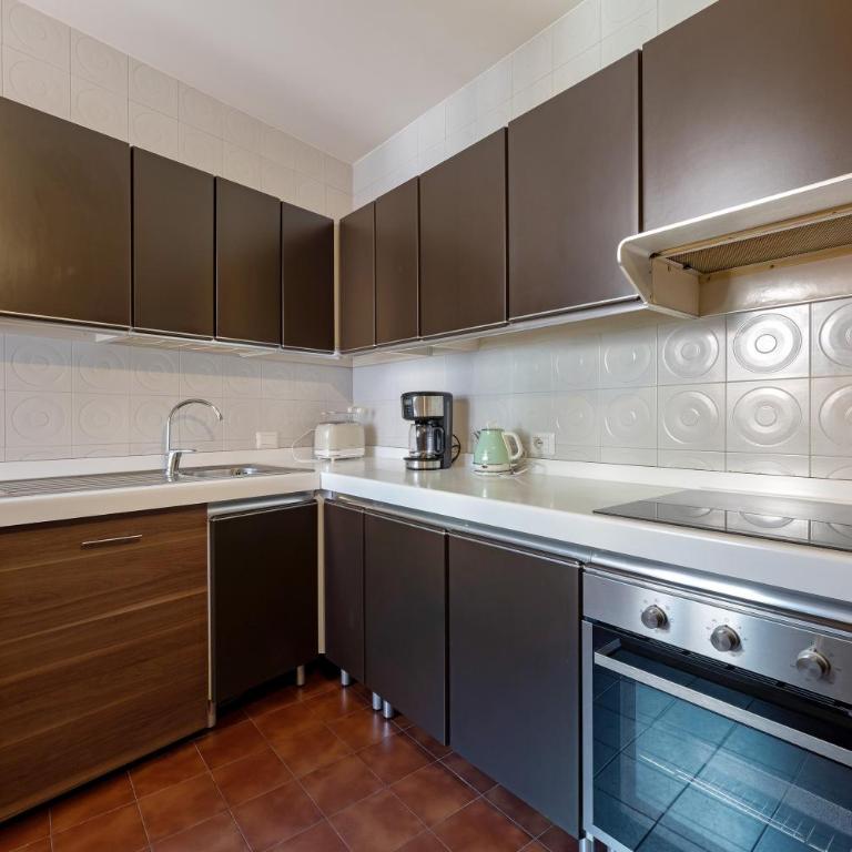 Very Elegant Historic Apartment F2 - Appartamento Premium con 3 Camere da Letto e Balcone - 7