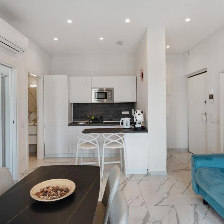 Luxury Apartments Napoli Lungomare - Appartamento Superior con 1 Camera da Letto e Balcone - 3