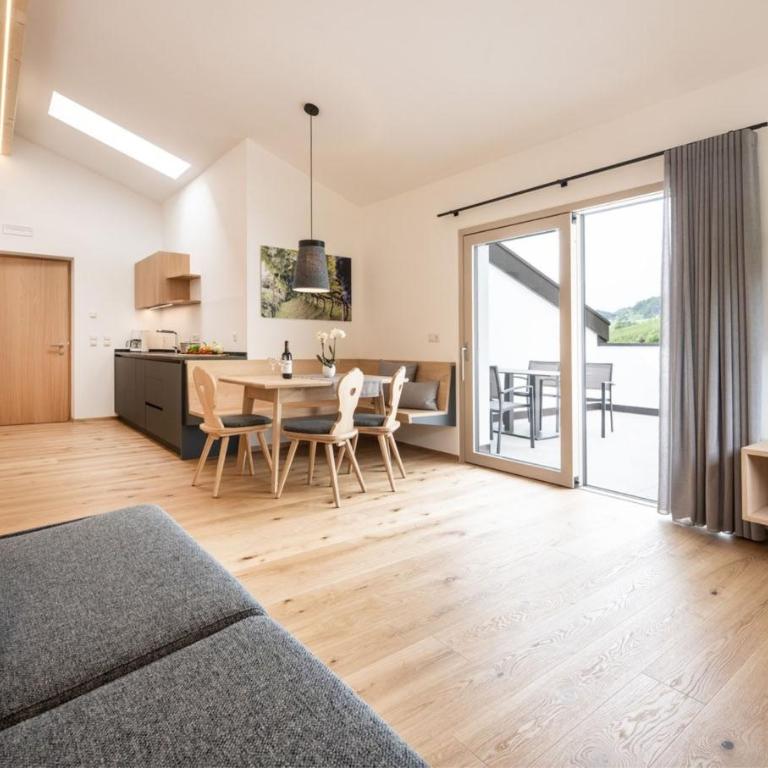 Gostnerhof Barbian - Appartamento Deluxe con 2 Camere da Letto e Vista Giardino - 1
