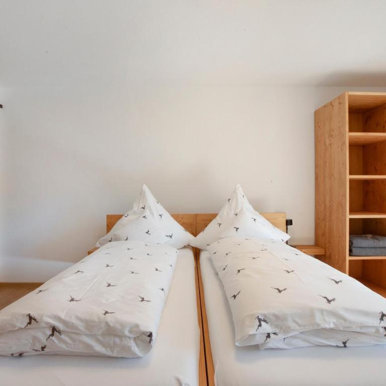 Allpano Pension und Ferienwohnungen - Deluxe-Apartment mit 2 Schlafzimmern und Gartenblick - 3