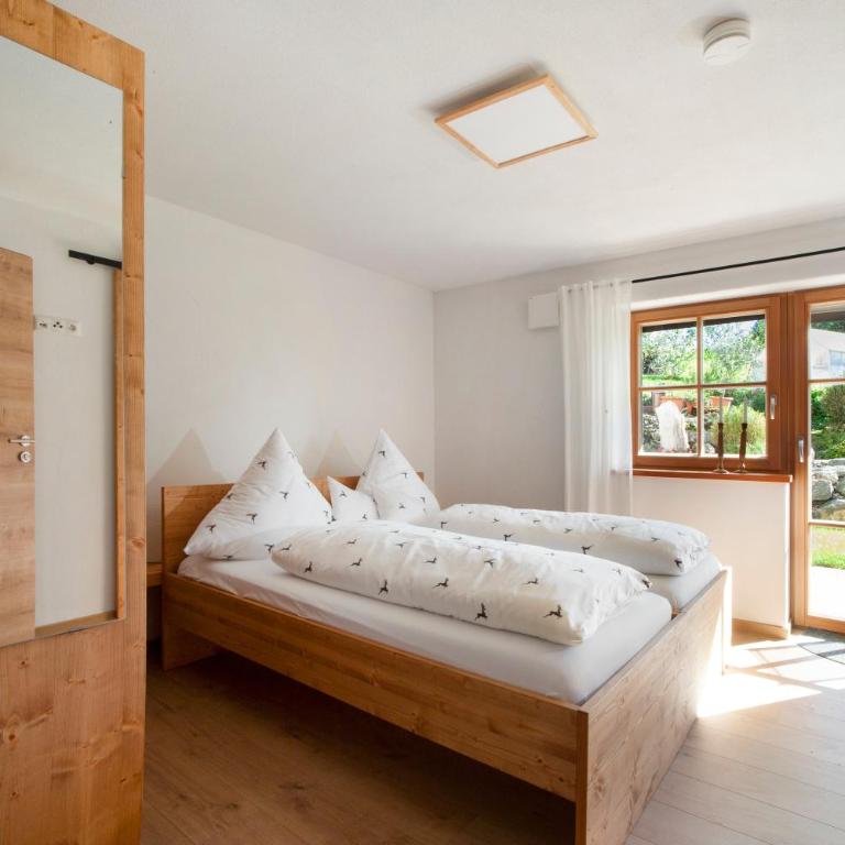 Allpano Pension und Ferienwohnungen - Deluxe-Apartment mit 2 Schlafzimmern und Gartenblick - 11