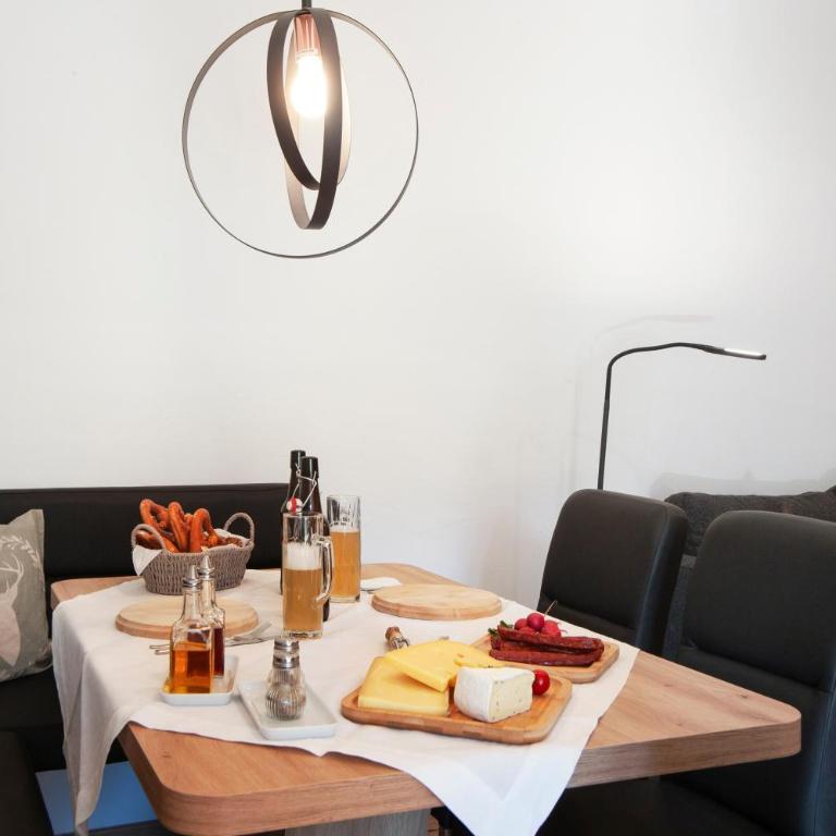Allpano Pension und Ferienwohnungen - Deluxe-Apartment mit 2 Schlafzimmern und Gartenblick - 6