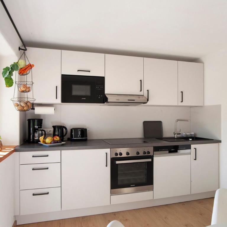 Allpano Pension und Ferienwohnungen - Deluxe-Apartment mit 2 Schlafzimmern und Gartenblick - 10