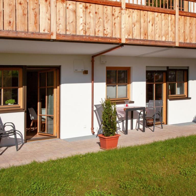 Allpano Pension und Ferienwohnungen - Deluxe-Apartment mit 2 Schlafzimmern und Gartenblick - 2