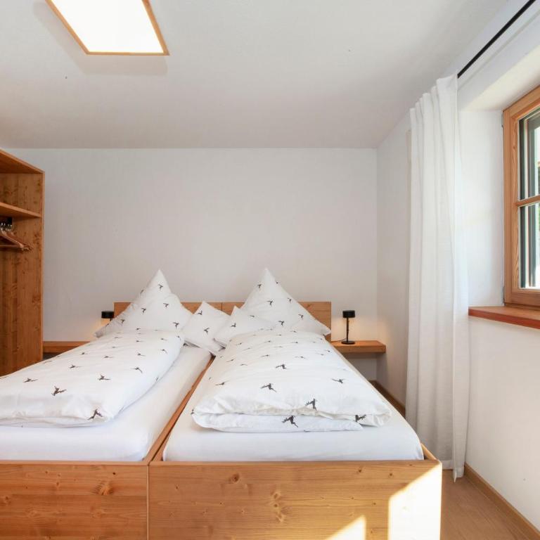 Allpano Pension und Ferienwohnungen - Deluxe-Apartment mit 2 Schlafzimmern und Gartenblick - 12