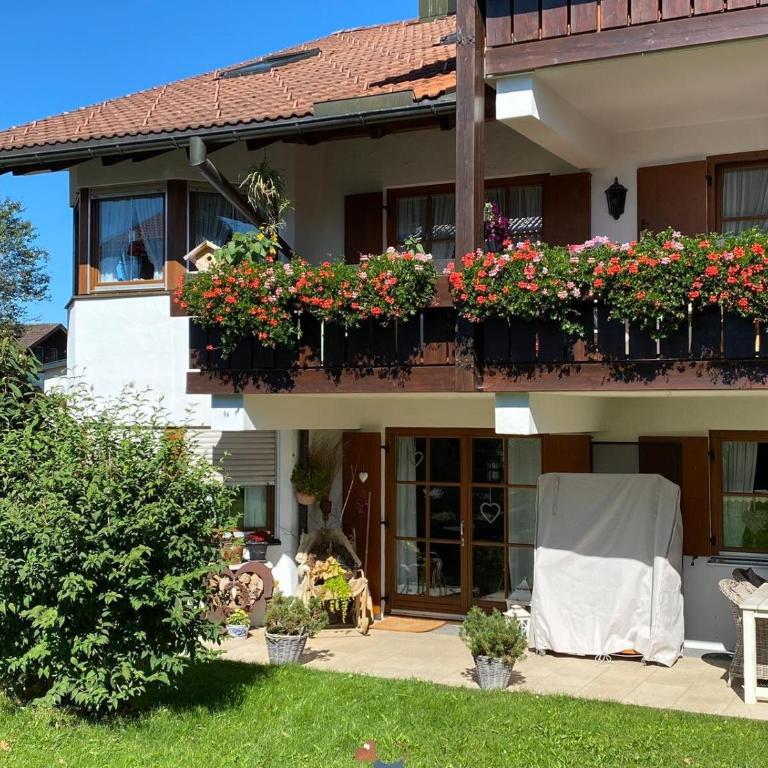 Chaletwohnung Alpenglück - Deluxe-Apartment mit 2 Schlafzimmern und Gartenblick - 2
