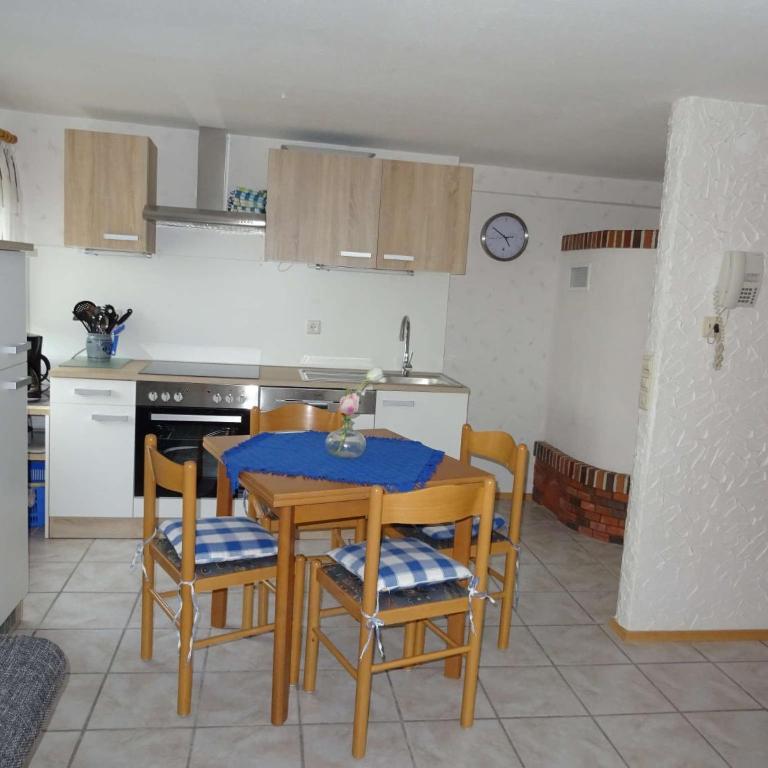 Haus Biggi - Ferienwohnung Pfänder - Deluxe-Apartment mit 2 Schlafzimmern und Gartenblick - 3