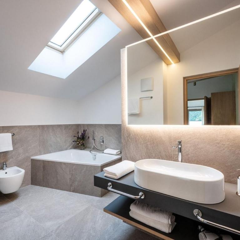 Gostnerhof Barbian - Appartamento Deluxe con 2 Camere da Letto e Vista Giardino - 11
