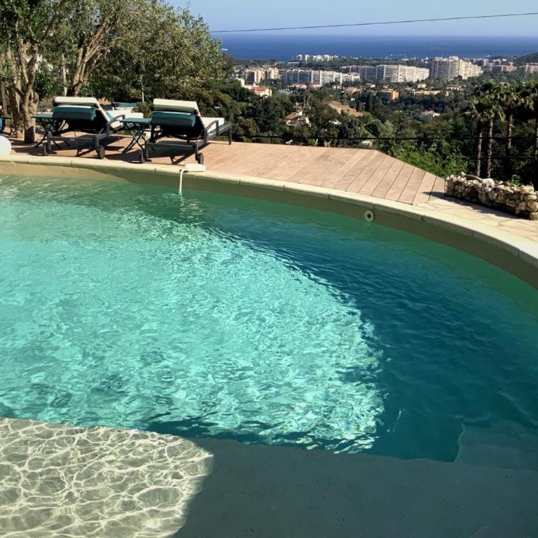 Fantastic villa in the bay of Cannes, 5 minutes from the beach - with private pool - Villa - Vue sur Mer - 1