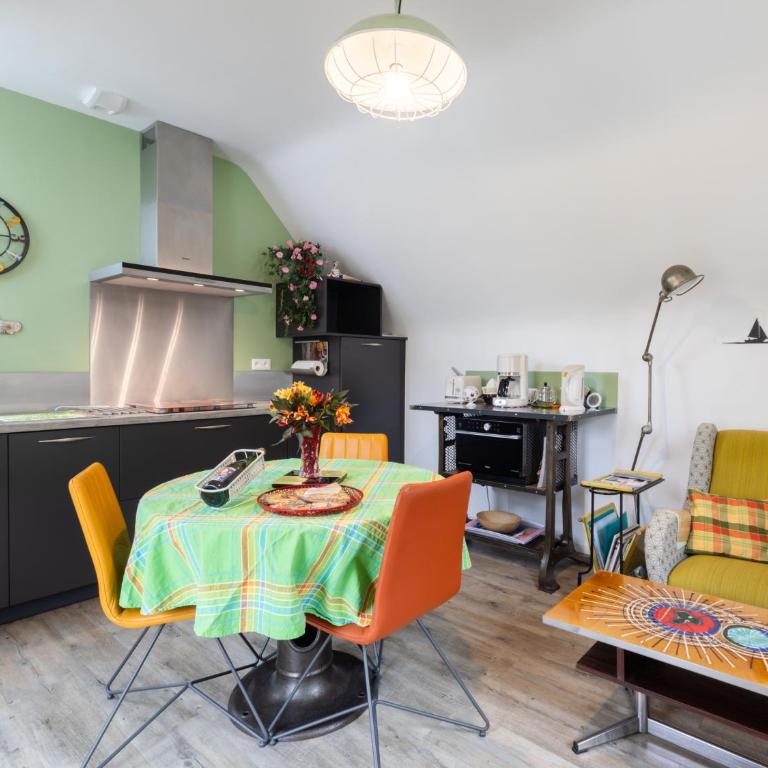 Les coccinelles appartement au port - One-Bedroom Apartment with Garden View - 1