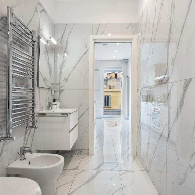 Luxury Apartments Napoli Lungomare - Appartamento Deluxe con 2 Camere da Letto e Balcone - 25