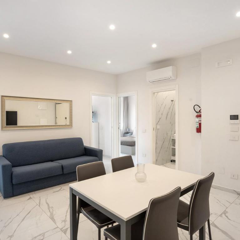 Luxury Apartments Napoli Lungomare - Appartamento Deluxe con 2 Camere da Letto e Balcone - 2