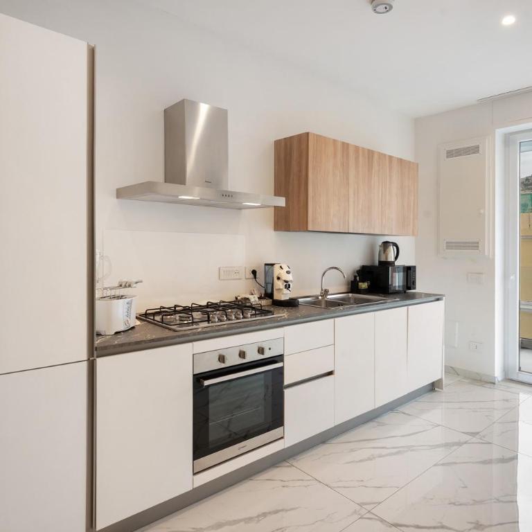Luxury Apartments Napoli Lungomare - Appartamento Deluxe con 2 Camere da Letto e Balcone - 6
