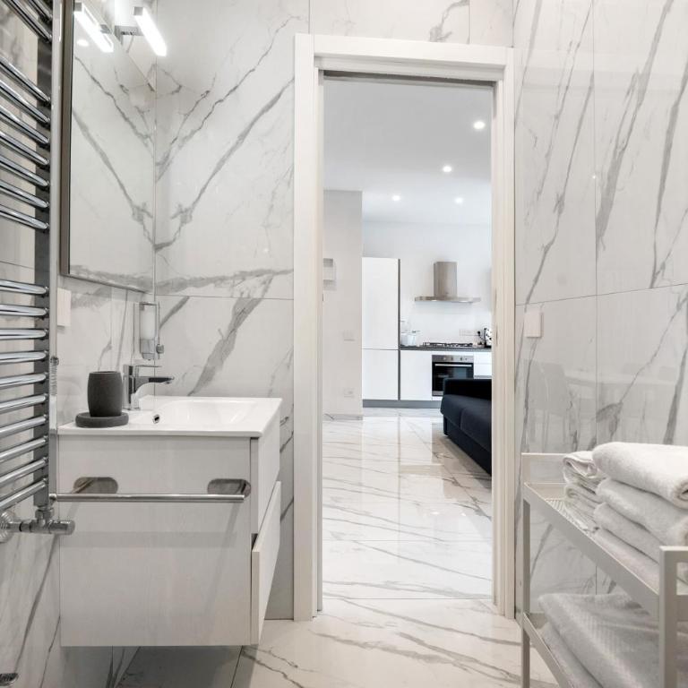 Luxury Apartments Napoli Lungomare - Appartamento Deluxe con 2 Camere da Letto e Balcone - 23